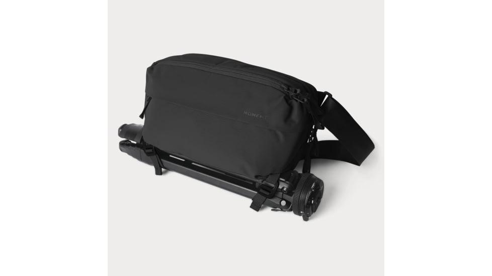 Moment 4L Everything Sling, Black, 106-208
