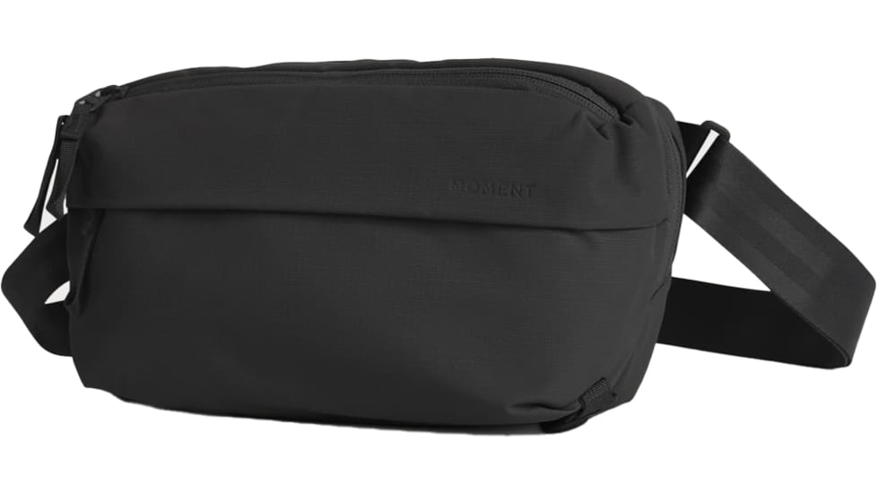 Moment 4L Everything Sling, Black, 106-208