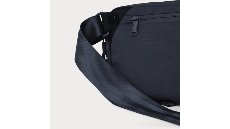 Moment 4L Everything Sling, Navy, 106-210