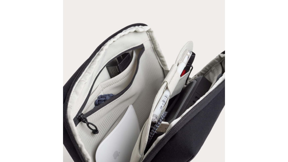 Moment MTW Tech Organizer, Black, 106-143