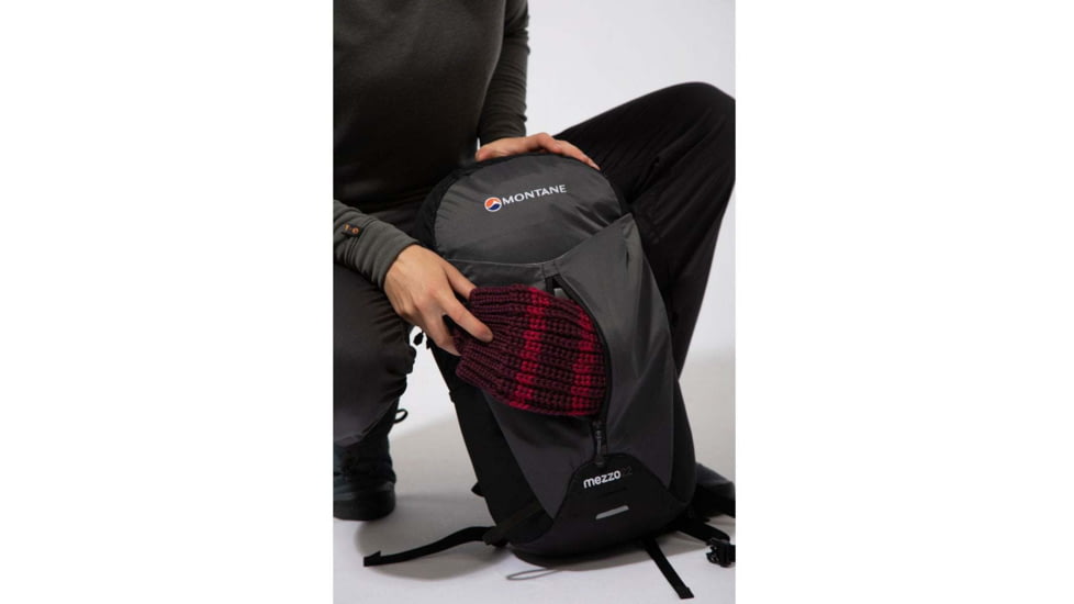 Montane Mezzo 22 Daypack, Charcoal, One Size, PMZ22CHAO09