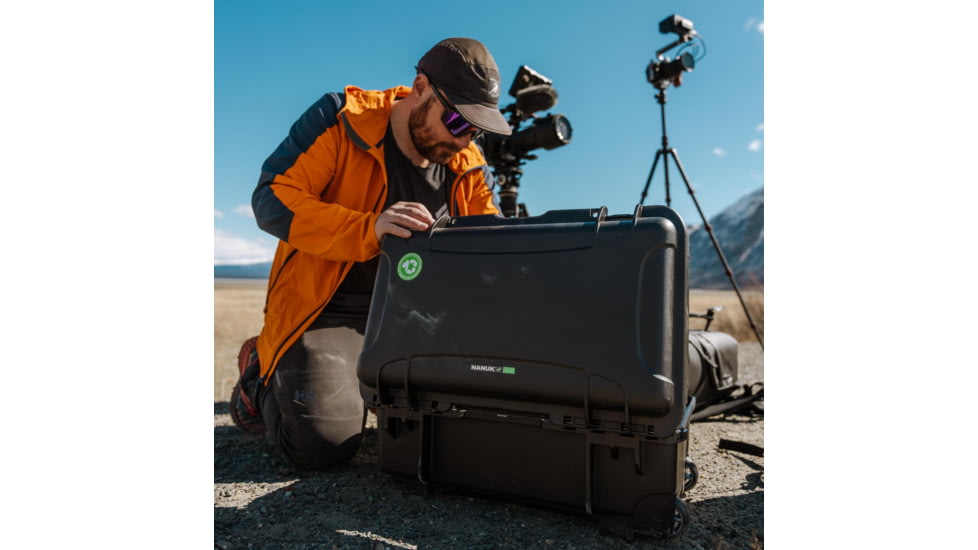 Nanuk 935 Protective Case w/Padded Divider