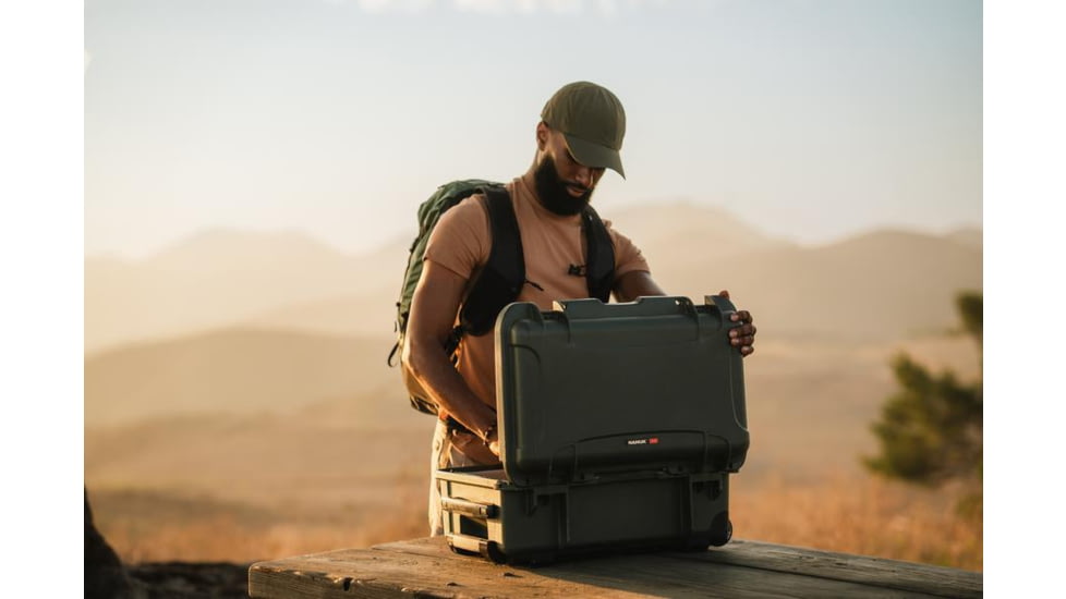 Nanuk 935 Protective Case w/Padded Divider