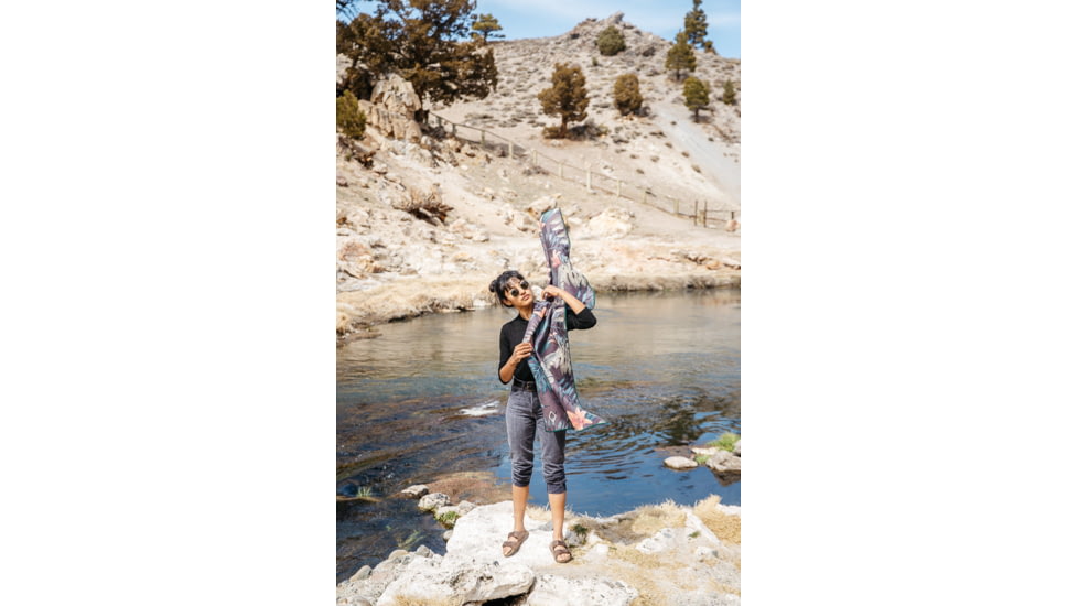 Nomadix Original Towel, Palms Night, One Size, NM-PLMS-104