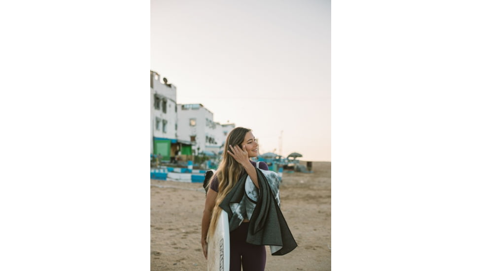 Nomadix Original Towel, Tie Dye Black/White, One Size, NM-TYDY-101