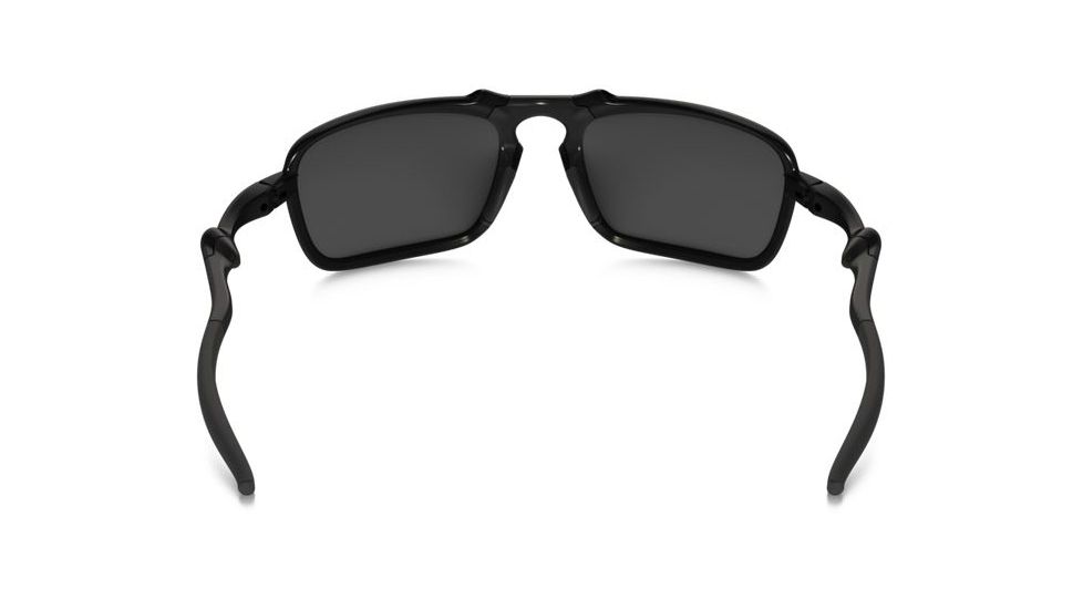 Oakley Badman Sunglasses Dark Carbon Frame, Black Iridium Polarized Lens-OO6020-01