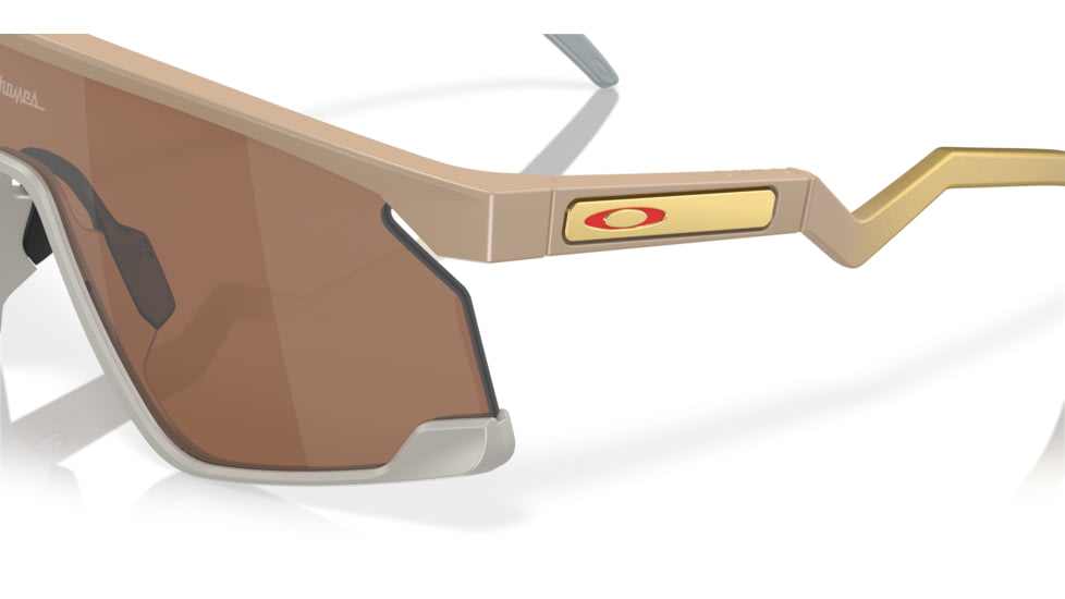 Oakley BXTR Patrick Mahomes II Collection Sunglasses, Matte Desert Tan, PRIZM Tungsten, PRIZM Tungsten, OO9280-0839