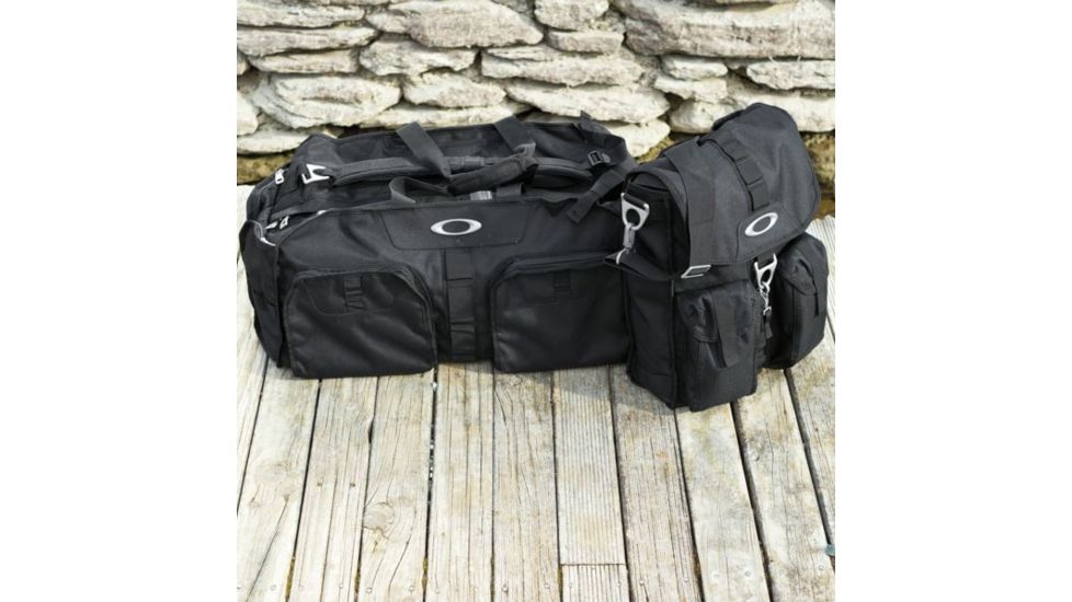 Oakley Dry Goods Duffel, Black 92608-001