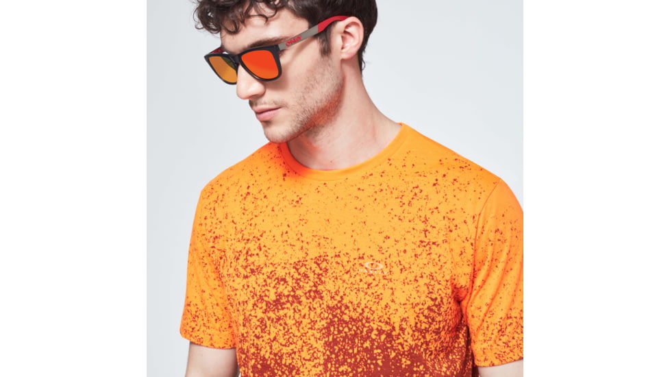 Oakley Gradient Spray Short Sleeve Tee - Mens, Gradient Orange Print, Extra Large, FOA400062-99T-XL
