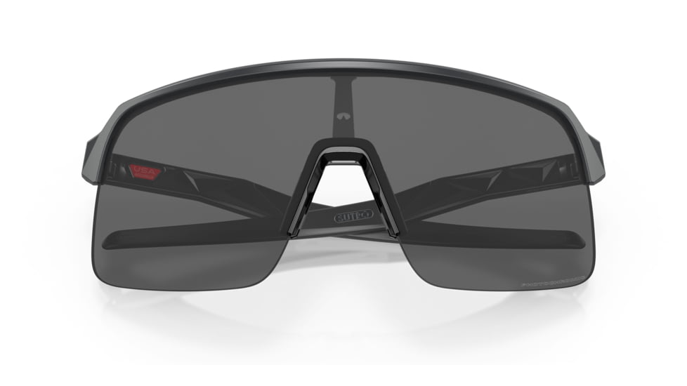 Oakley OO9463 Sutro Lite Sunglasses, Matte Carbon Frame, Clear Photochromic Lens, 39, OO9463-946345-39