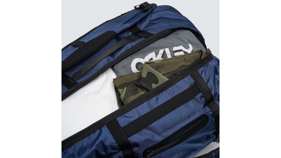 Oakley Outdoor Duffle Bag - Mens, Universal Blue, One Size, FOS900028-6ZZ-U