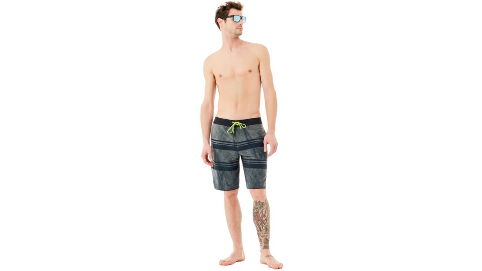 Oakley Racetracks 20 Boardshort - Mens, Blackout, 32, 482369-02E-32