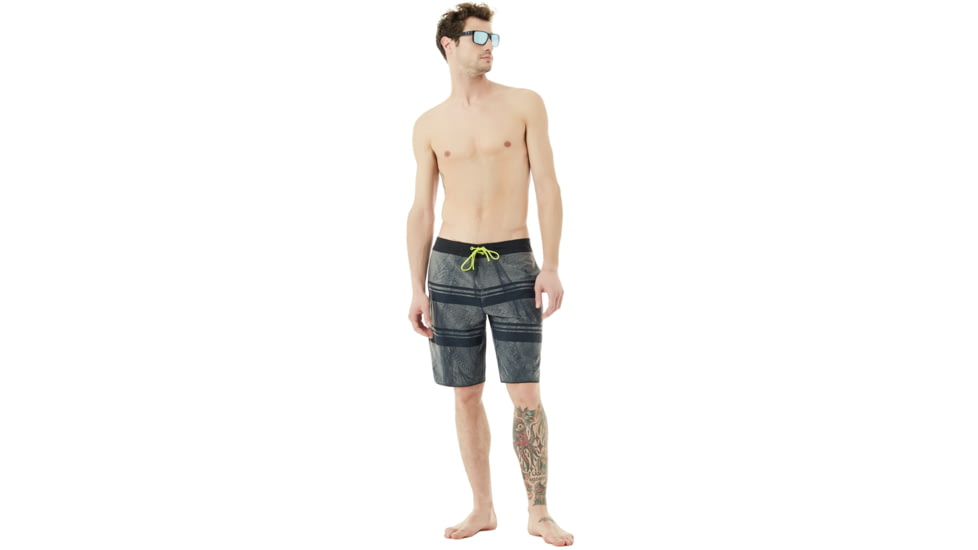 Oakley Racetracks 20 Boardshort - Mens, Blackout, 34, 482369-02E-34