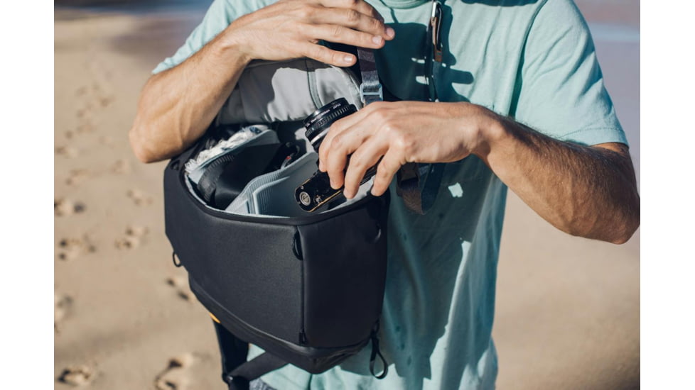 Peak Design Everyday Zip V2 Backpack, 20 Liters, Black, BEDBZ-20-BK-3