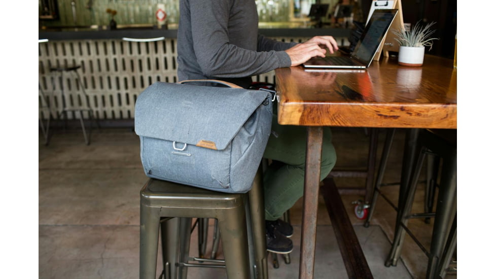 Peak Design V2 Everyday Messenger, 13 Liters, Ash, BEDM-13-AS-3