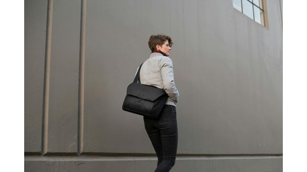 Peak Design V2 Everyday Messenger, 13 Liters, Black, BEDM-13-BK-3