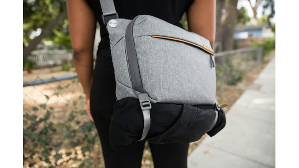 Peak Design V2 Everyday Sling, 6 Liters, Ash, BEDS-6-AS-3