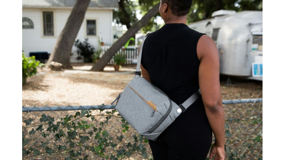 Peak Design V2 Everyday Sling, 6 Liters, Ash, BEDS-6-AS-3