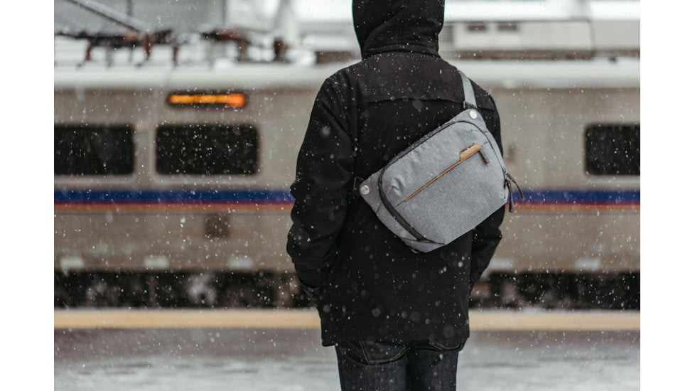 Peak Design V2 Everyday Sling, 6 Liters, Ash, BEDS-6-AS-3