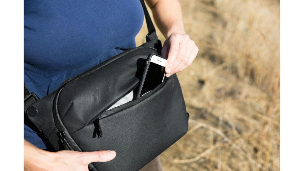 Peak Design V2 Everyday Sling, 6 Liters, Black, BEDS-6-BK-3