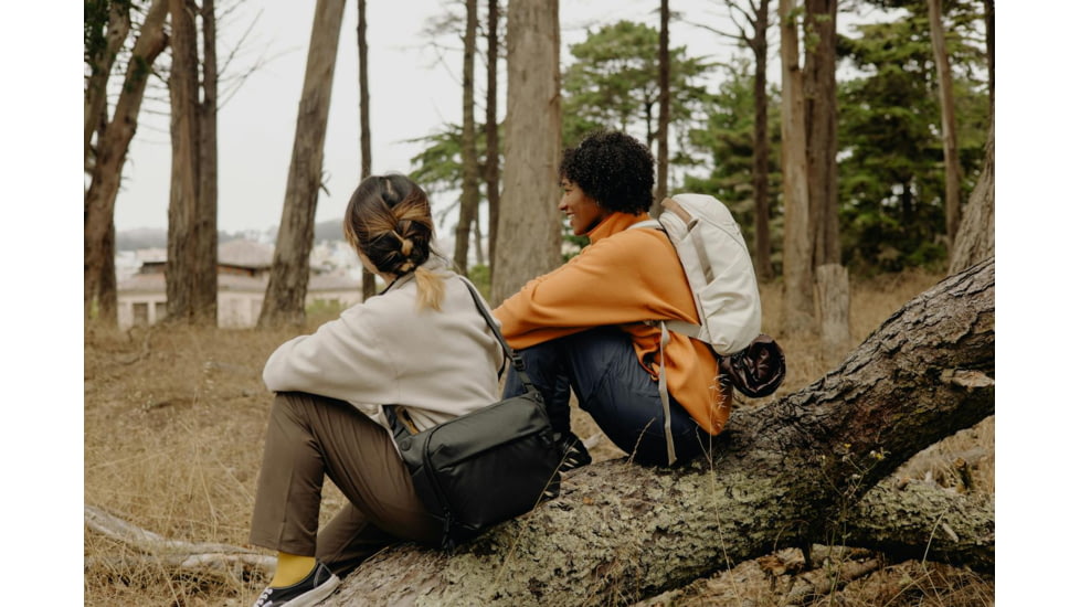 Peak Design V2 Everyday Sling, 6 Liters, Black, BEDS-6-BK-3