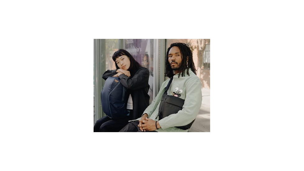 Peak Design V2 Everyday Sling, 6 Liters, Black, BEDS-6-BK-3