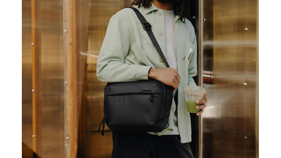 Peak Design V2 Everyday Sling, 6 Liters, Black, BEDS-6-BK-3