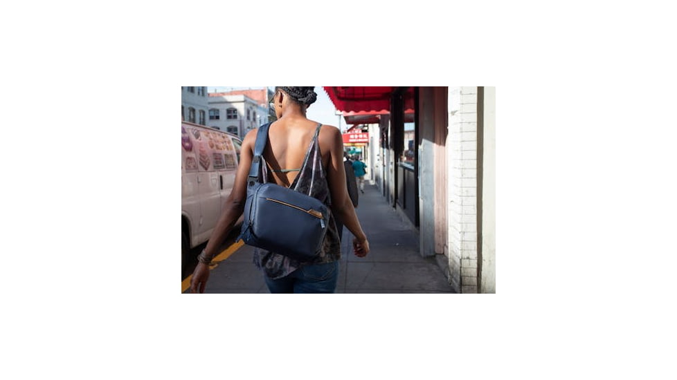 Peak Design V2 Everyday Sling, 6 Liters, Midnight, BEDS-6-MN-3