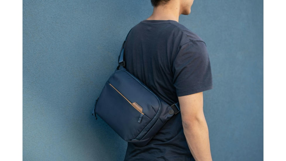 Peak Design V2 Everyday Sling, 6 Liters, Midnight, BEDS-6-MN-3