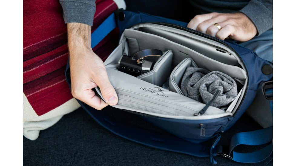 Peak Design V2 Everyday Sling, 6 Liters, Midnight, BEDS-6-MN-3