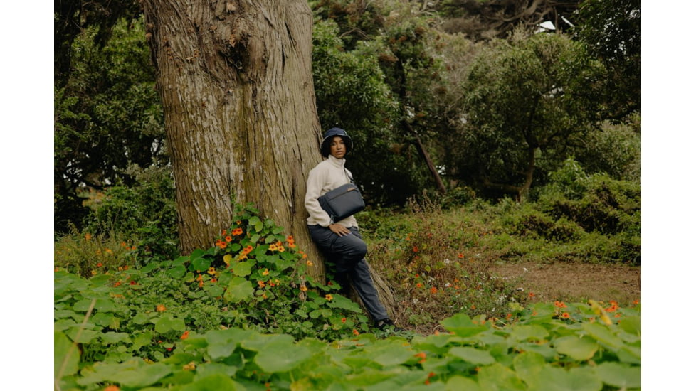 Peak Design V2 Everyday Sling, 6 Liters, Midnight, BEDS-6-MN-3