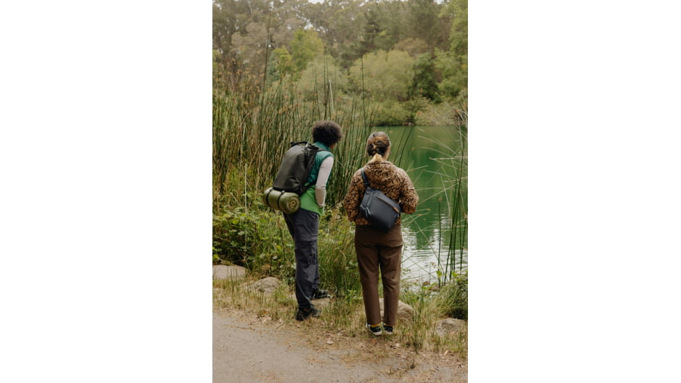 Peak Design V2 Everyday Sling, 6 Liters, Midnight, BEDS-6-MN-3