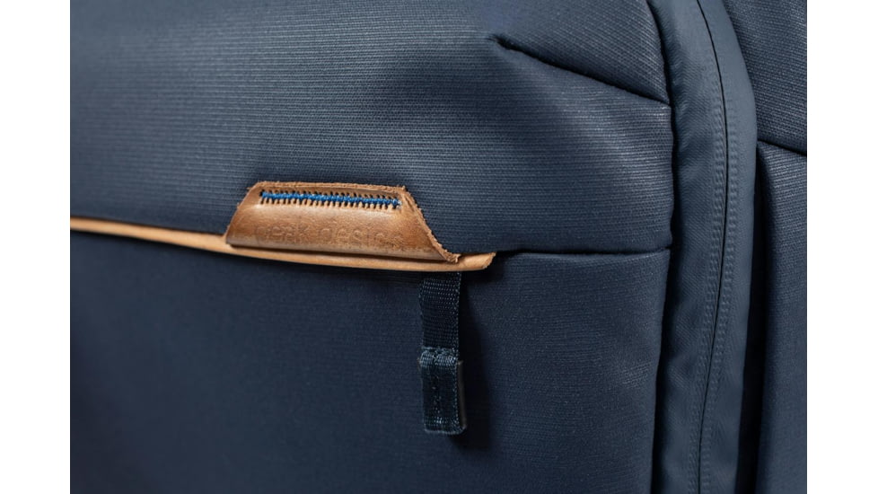 Peak Design V2 Everyday Sling, 6 Liters, Midnight, BEDS-6-MN-3