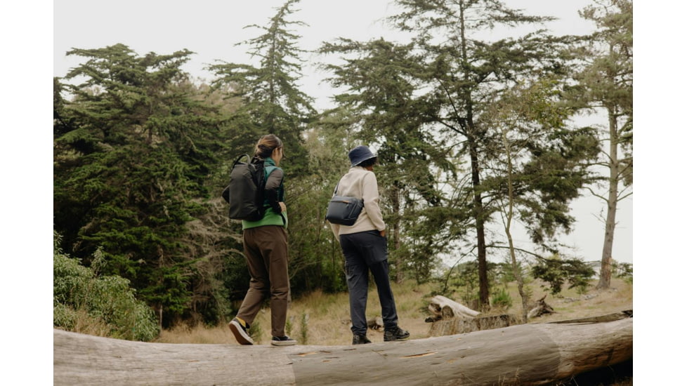 Peak Design V2 Everyday Sling, 6 Liters, Midnight, BEDS-6-MN-3