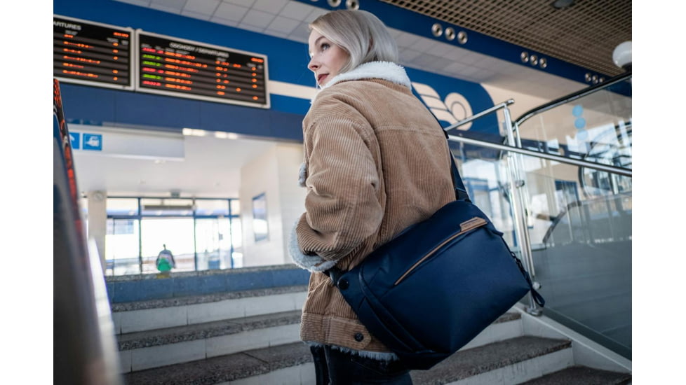 Peak Design V2 Everyday Sling, 6 Liters, Midnight, BEDS-6-MN-3