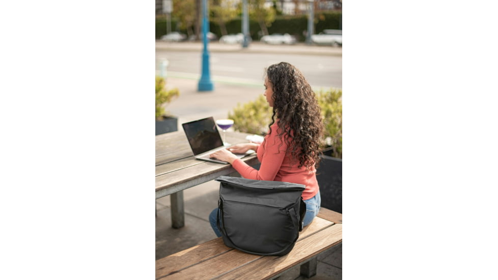 Peak Design V2 Everyday Tote, 15 Liters, Black, BEDT-15-BK-3