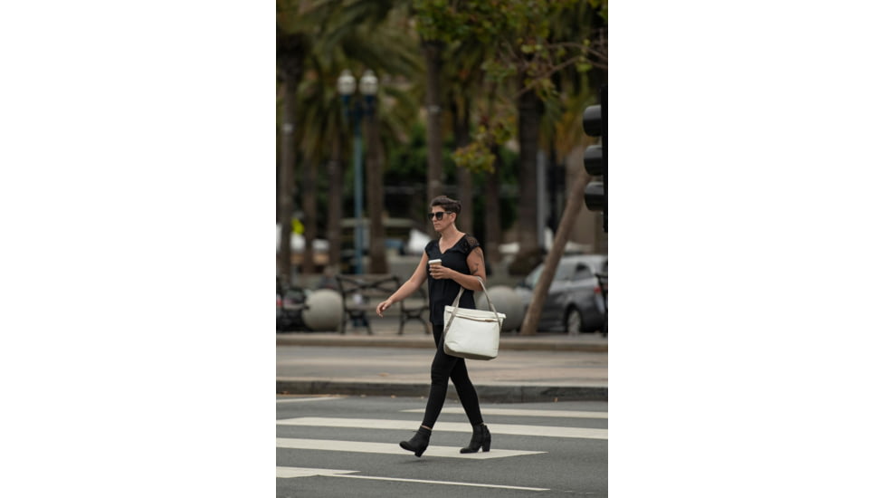 Peak Design V2 Everyday Tote, 15 Liters, Bone, BEDT-15-BO-3