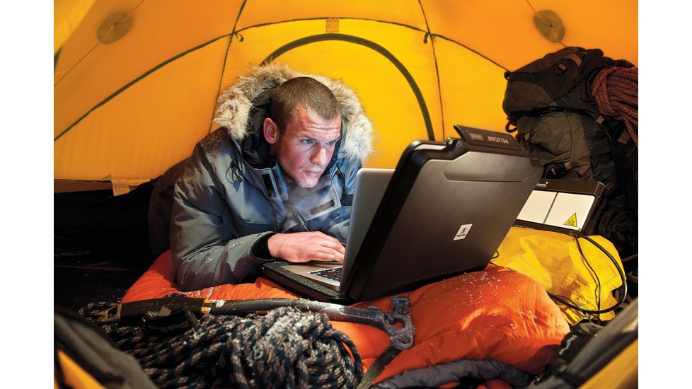 Pelican 1085CC Hardback Case w/ Laptop Liner for 14in Laptops, Black 1080-020-110