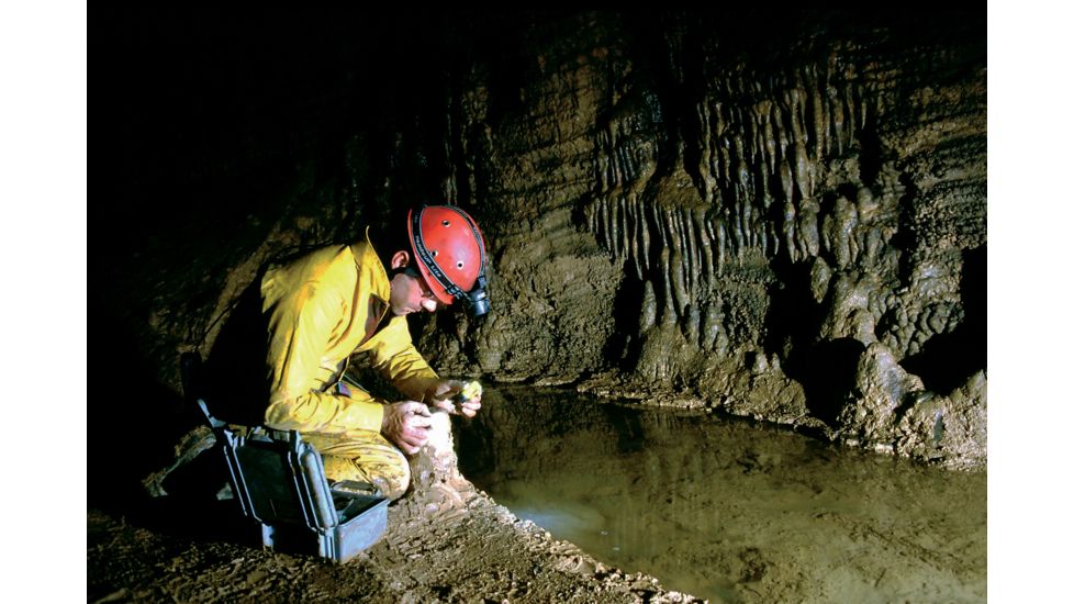 Pelican 1150 Small Protector Case, Crushproof 8.49x5.99x3.75in Dry Box w/No Foam, Black, 1150-001-110