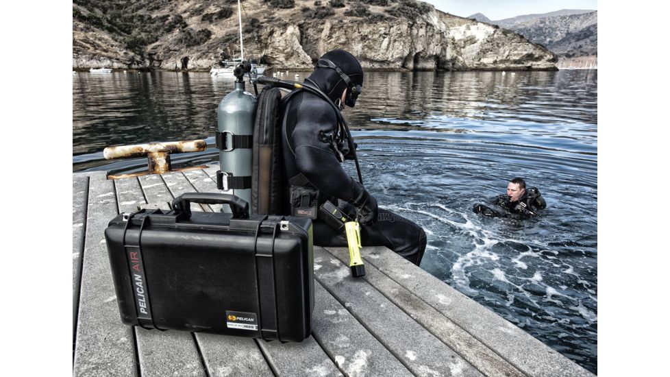 Pelican 1525 Air Protector Case w/Foam, Black 015250-0000-110