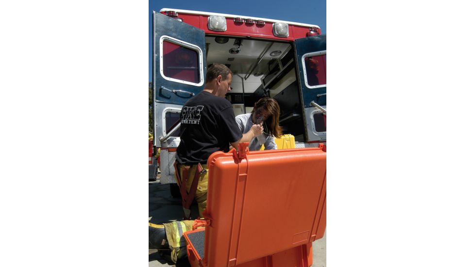 Pelican 1600 Protector Pressurized 24x19x8in Case, Orange w/Foam 1600-000-150