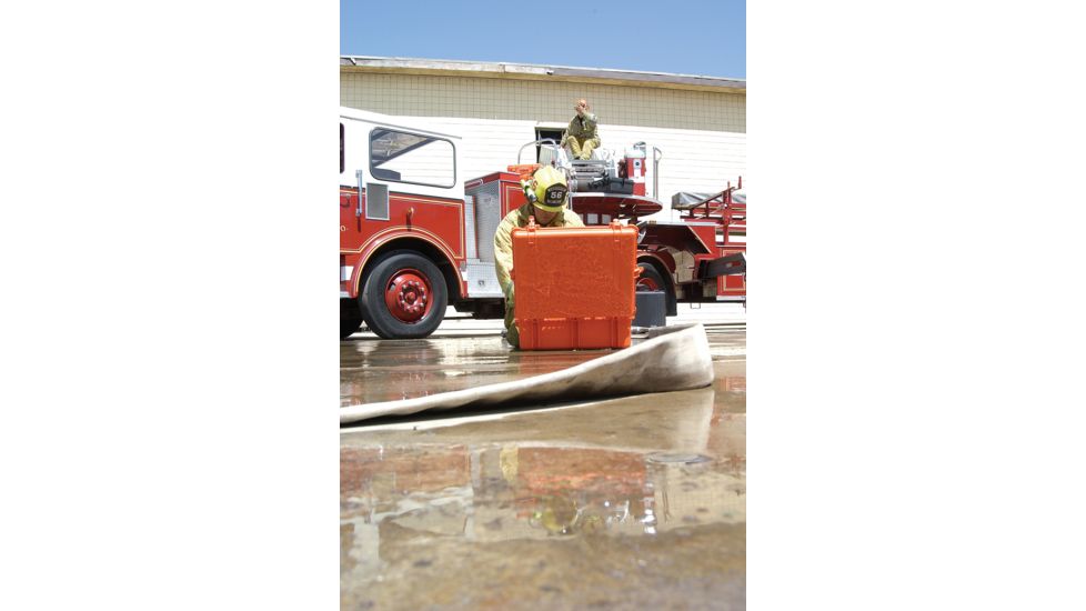 Pelican 1600 Protector Pressurized 24x19x8in Case, Orange w/Foam 1600-000-150