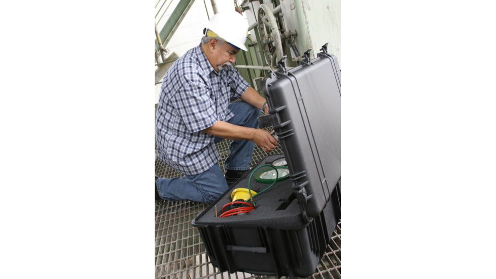 Pelican 1630 Protector Large Watertight 31x24x17in Case, Black w/ Wheels, Foam 1630-000-110