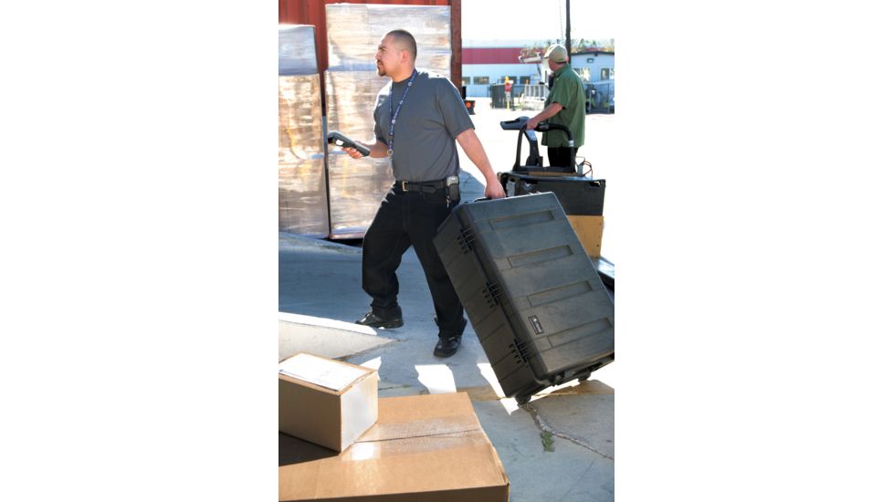 Pelican 1730 Large Watertight Chemical Resistant Transport Case, Black w/ Liner &amp; Foam 1730-000-110