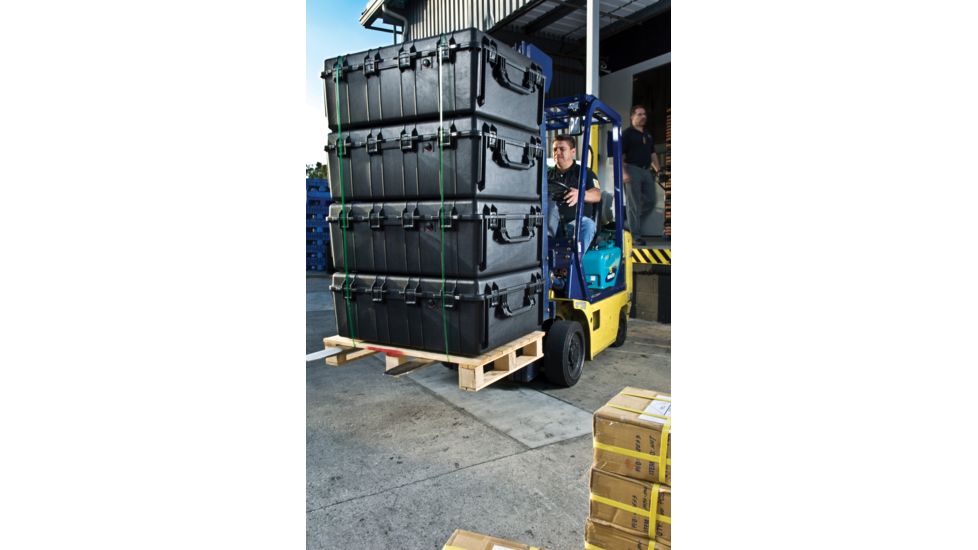 Pelican 1730 Large Watertight Chemical Resistant Transport Case, Black w/ Liner &amp; Foam 1730-000-110