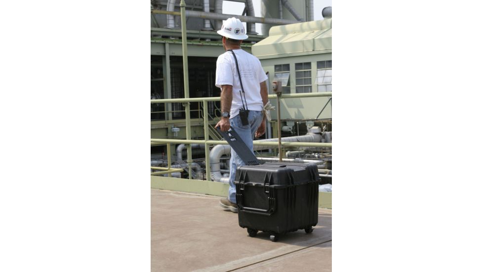 Pelican 340 Watertight Protector 18in Cube Case w/ Wheels, Foam - Black