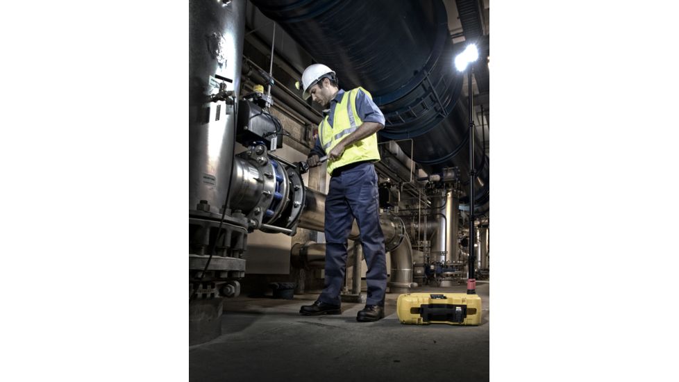 Pelican 9490 Remote Area Lighting System, Yellow, 094900-0000-245