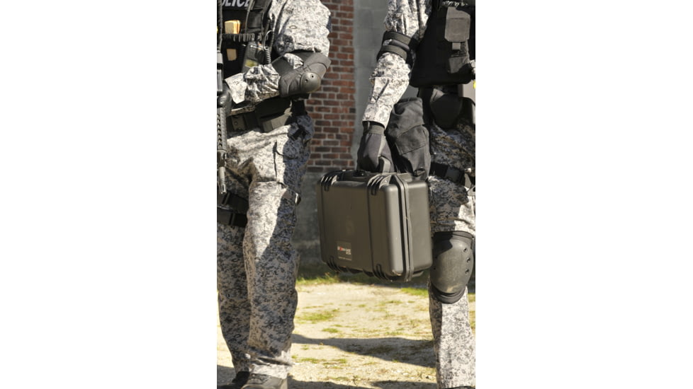 Pelican Storm Cases iM2200 Carry-On Dry Box, Black, Cubed Foam iM2200-00001