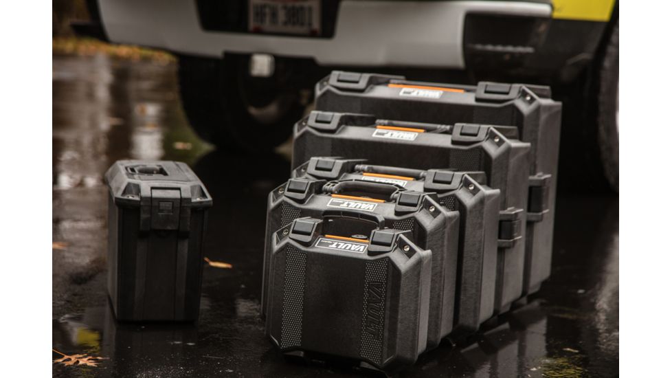 Pelican VAULT V550 Case, Equipment, 19x14x8.5 inch Internal, 22.42x17.46x9.16 inch External Dimension, Black, VCV550-0000-BLK