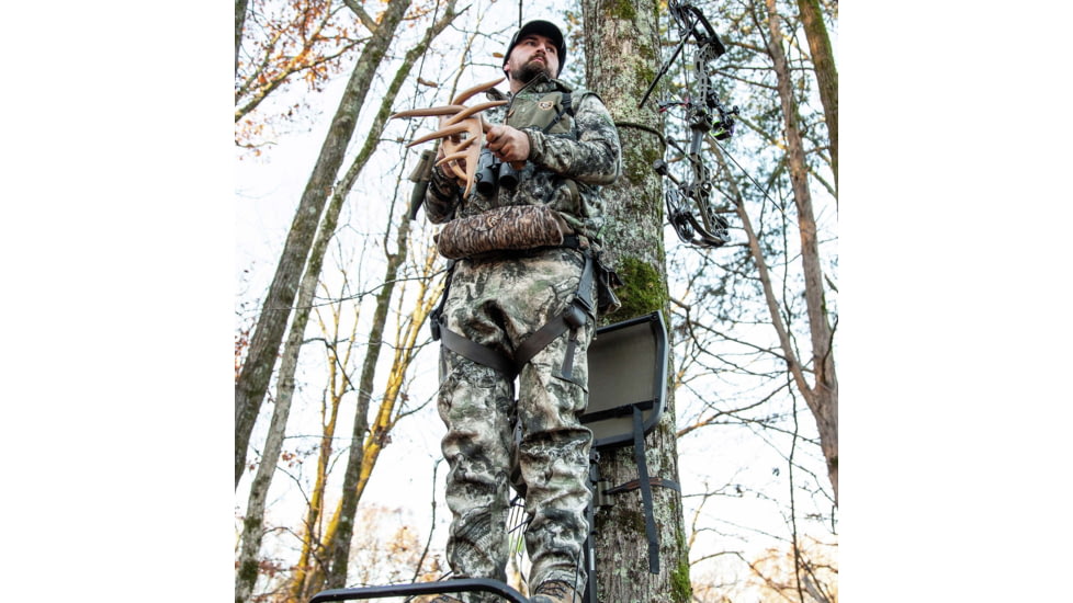 Rattlin' Antlers in a Tree Stand